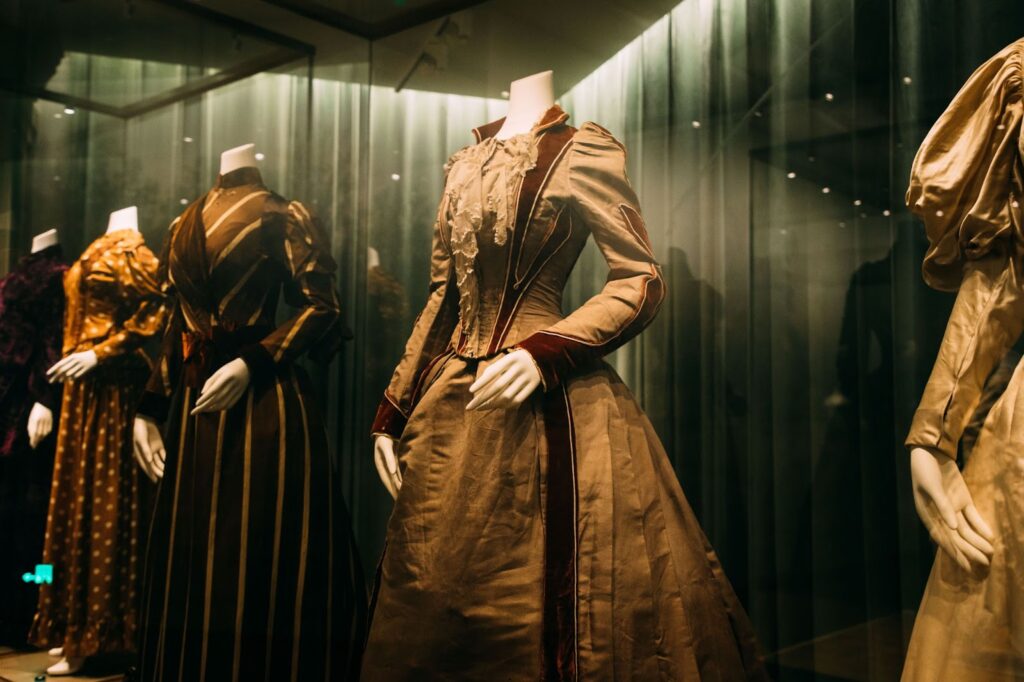 Fascination Corset : De la Cour de Versailles à la Mode Streetwear